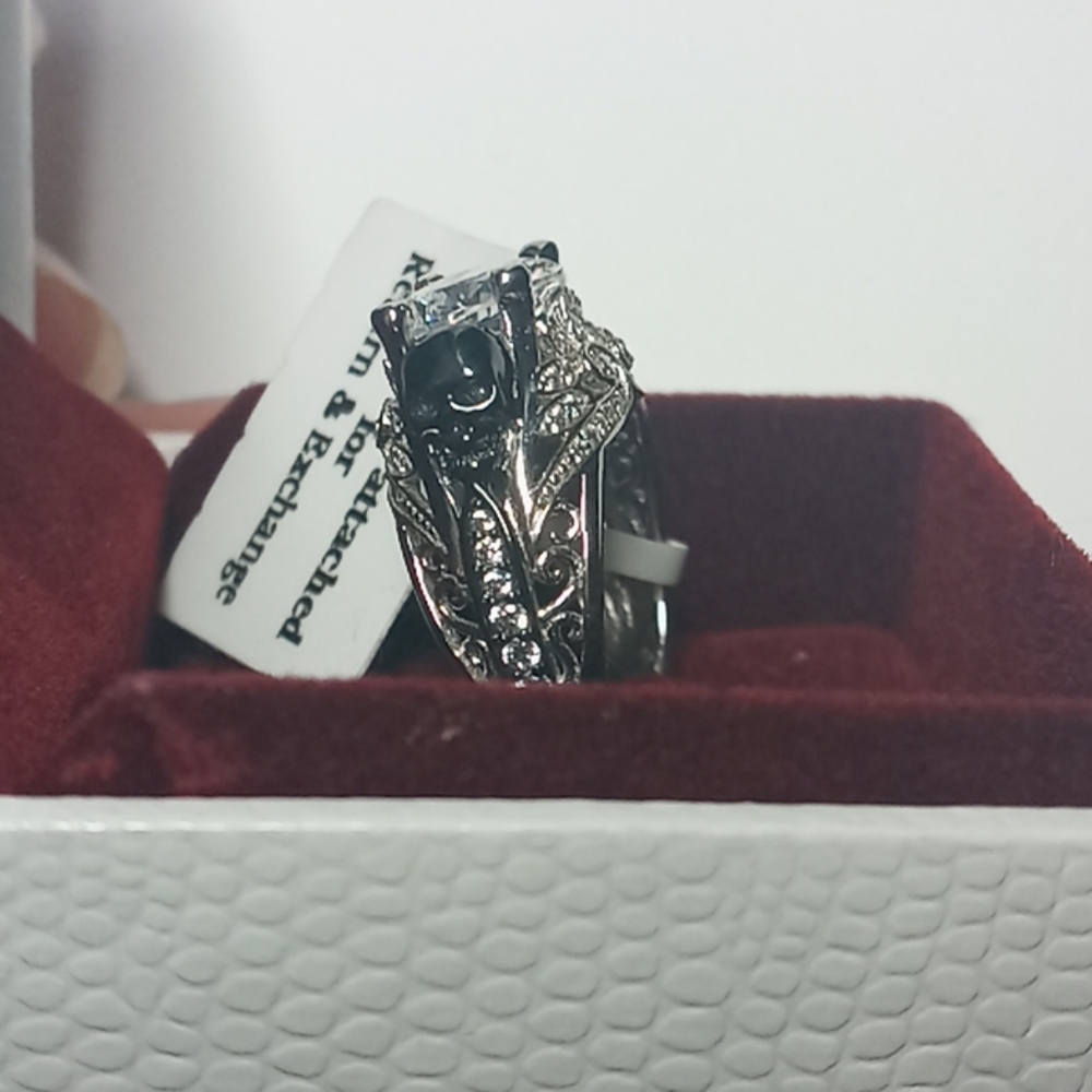 Skull ring - Picture 2 of 5